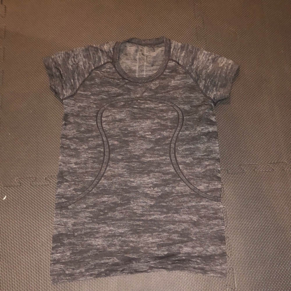Lululemon swiftly tech short sleeve!!